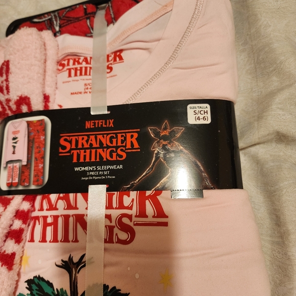 NEW Stranger Things Christmas Pajama SET - Picture 7 of 8